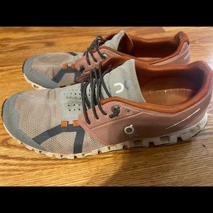 Womens size 11 on clouds